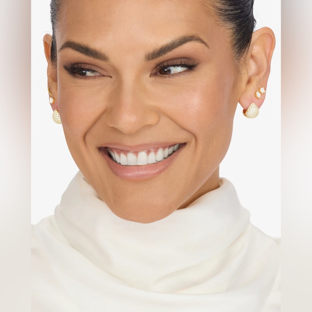 Lil' Norah Pave Earrings
Gold|White Diamondettes
Original price$75.00 - Picture 4 of 7